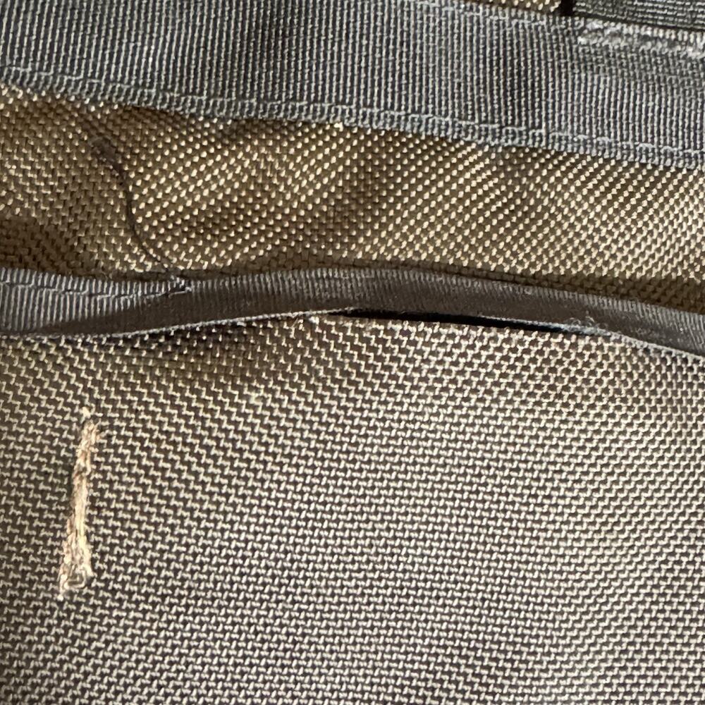 Vintage Patagonia Vertical Mass Crossbody Sling Bag Gray Travel Laptop Messenger - Picture 15 of 15